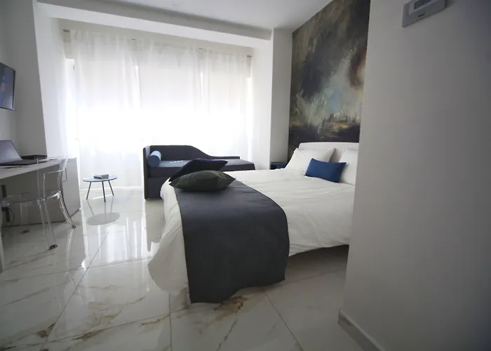 Be Coloured - Boutique Art Rooms In Naples